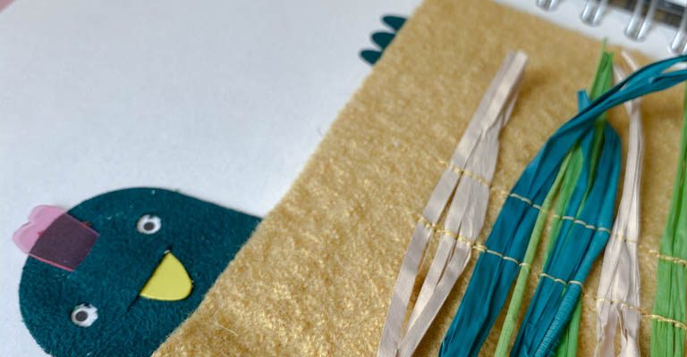 poule tactile recouverte d'une couverture