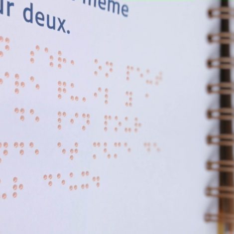 texte en braille orangé