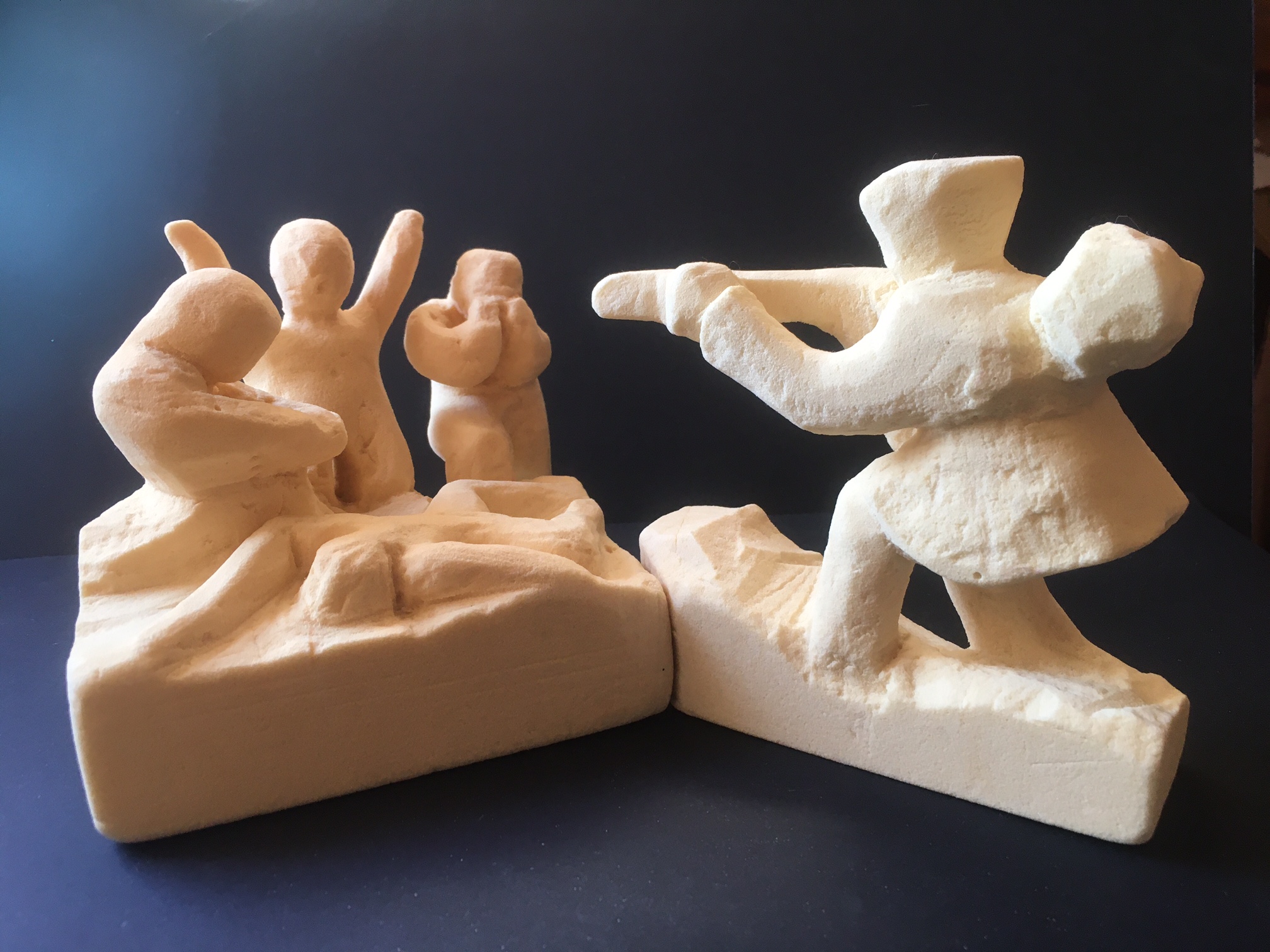 Essais de modelages en cours en argile Durcidur et sculpture de blocs de mousse synthétique. Année réalisation de l’interprétation tactile : 2016