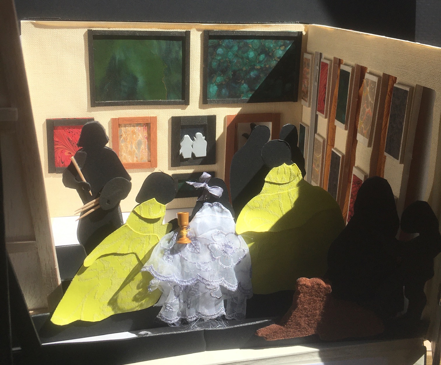DIEGO VÉLASQUEZ Les Ménines Petit théâtre – diorama texturé avec bascule en 2D texturée de papier à reliure, balsa, tissus, feutrine. Année réalisation de l’interprétation tactile : 2016.