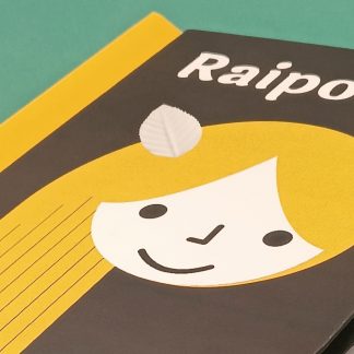 Couverture du livre Raiponce : une fille blonde avec une feuille blanche dans les cheveux