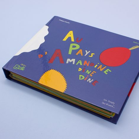 couverture du livre avec le titre et illustrations colorées : blue, rouge, jaune,vert.
