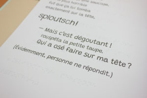 texte en noir et braille sérigraphié