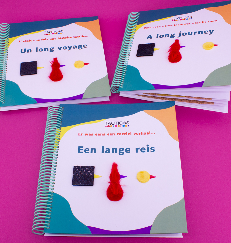 Photos de 3 même livre Tacticos : Un long voyage, A long journey, Een lange reis
