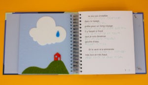 double page illustration tactile et texte