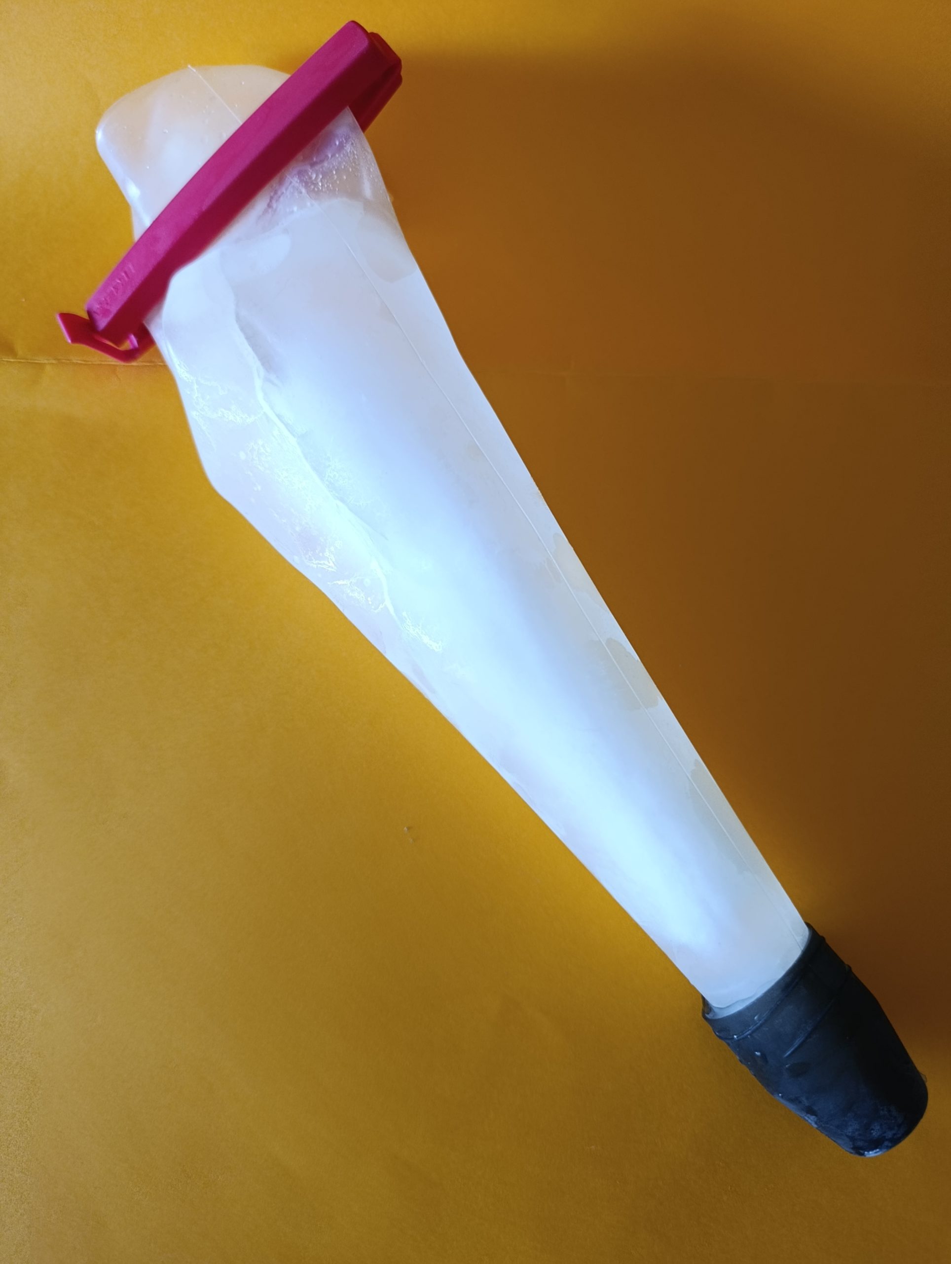 Poche à douille avec l'eau congelée à l'intérieur